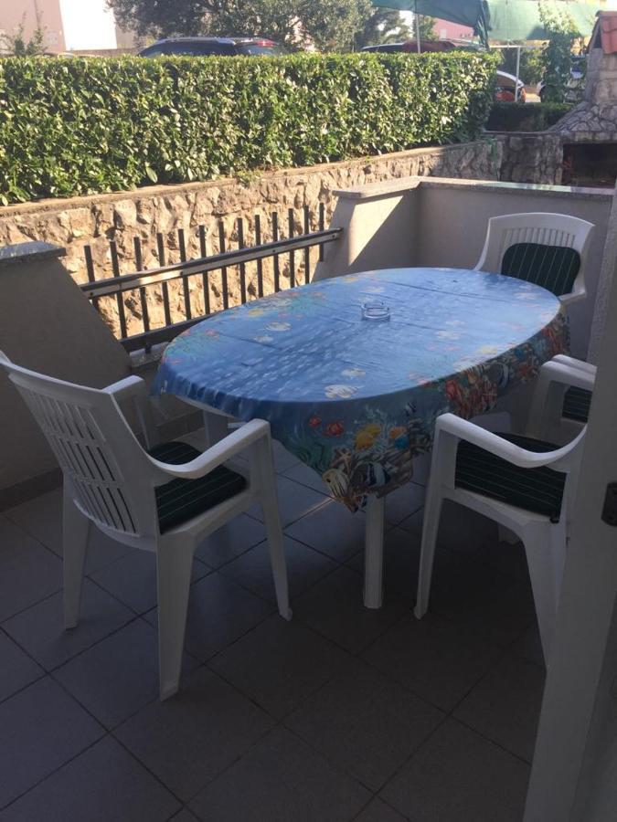 Apartmani Ana Malinska Extérieur photo