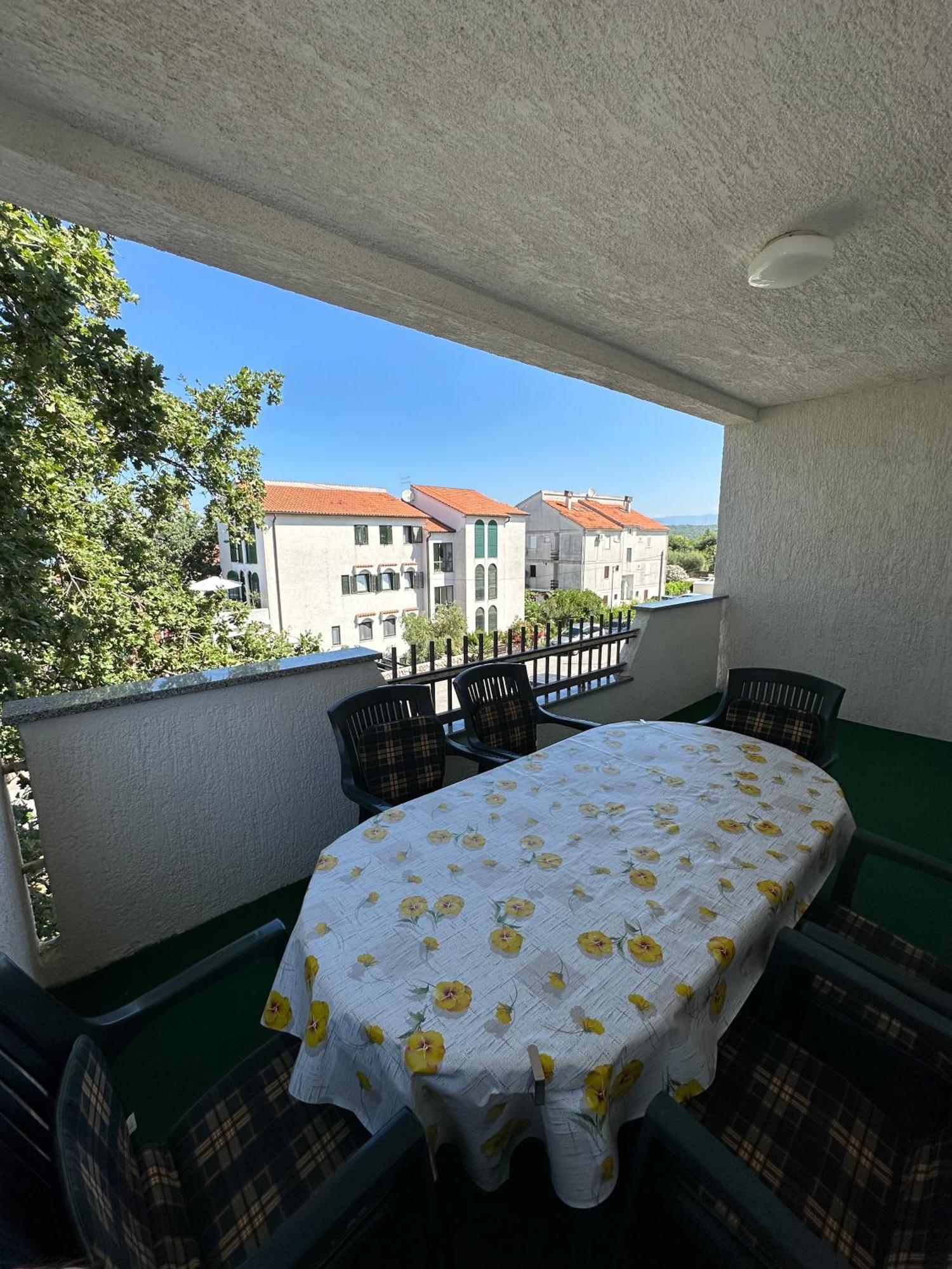 Apartmani Ana Malinska Extérieur photo